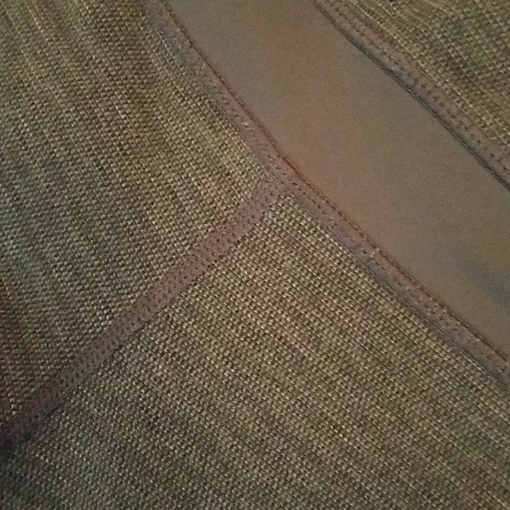 Lululemon capris - Picture 6 of 7